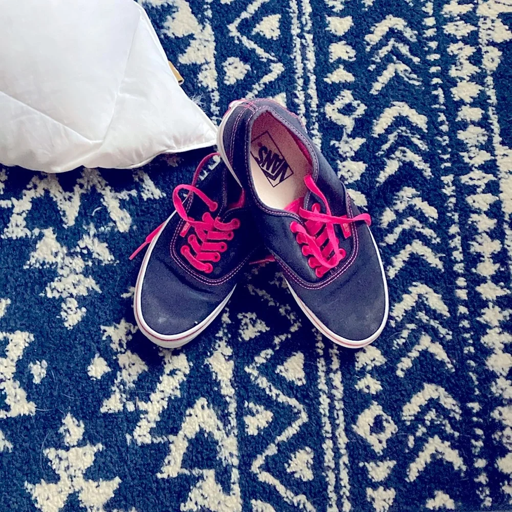 Vans - Picture 1 of 8